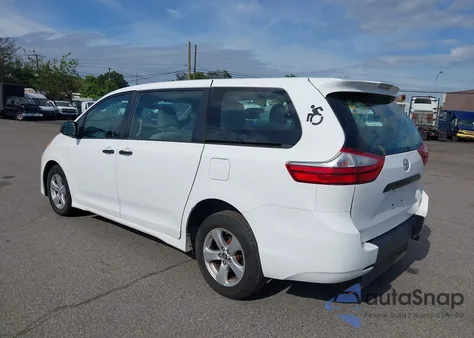 2018 Toyota Sienna L 7 Passenger z USA, uszkodzony, nr VIN 5TDZZ3DC5JS953160